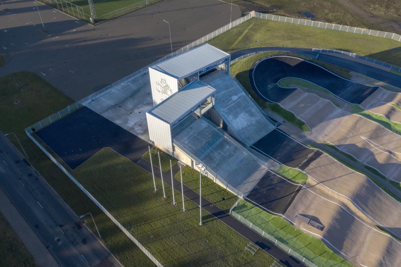 BIM建筑|奥运冠军 Maris Strombergs 的 BMX 赛道 / Balta Istaba
