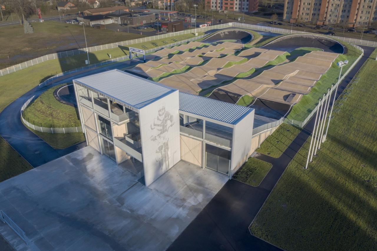 BIM建筑|奥运冠军 Maris Strombergs 的 BMX 赛道 / Balta Istaba