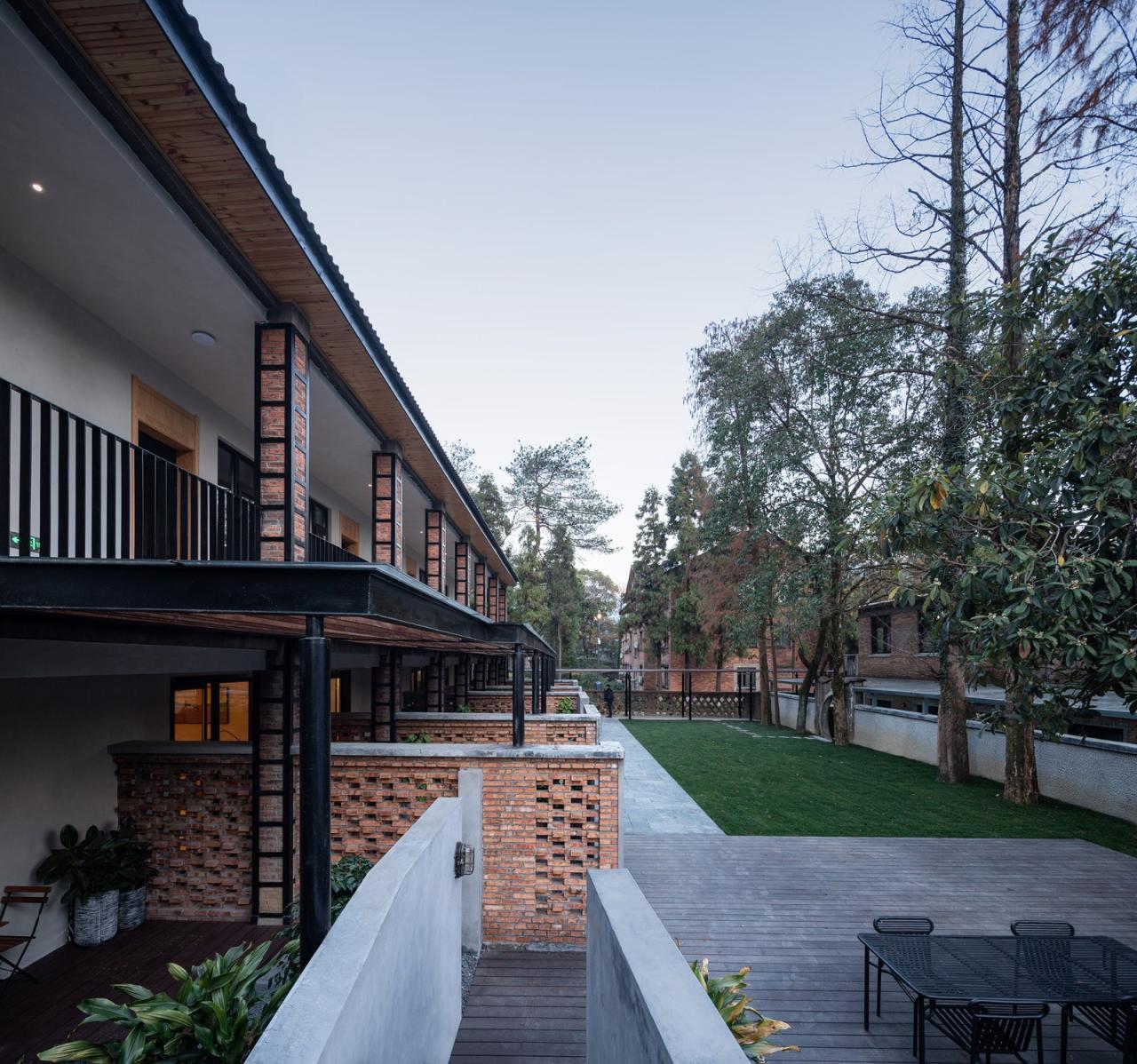 BIM建筑|龙游溪口镇乡村未来社区圃舍·溪口共享民宿 / 上海严旸建筑设计工作室