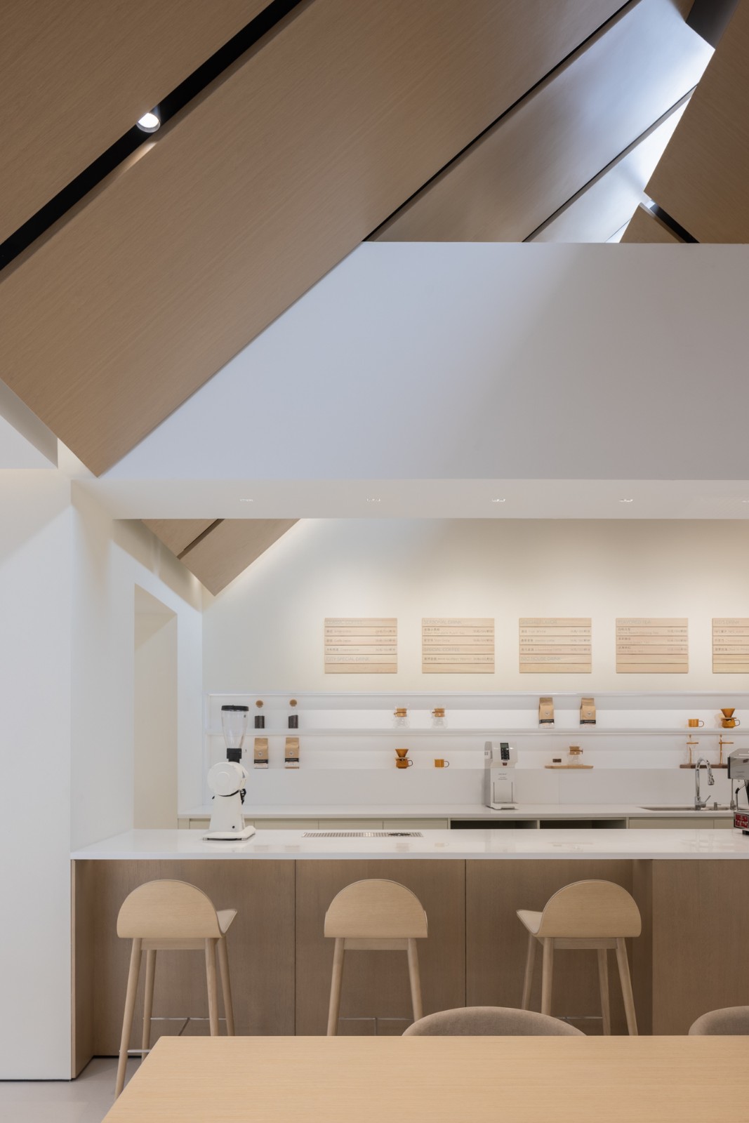 BIM建筑|融新于旧，与时并进：济南蔚来中心 / LUKSTUDIO芝作室