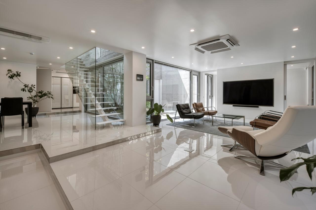 BIM建筑|扭曲营造空间，金属立面住宅 / Archirie