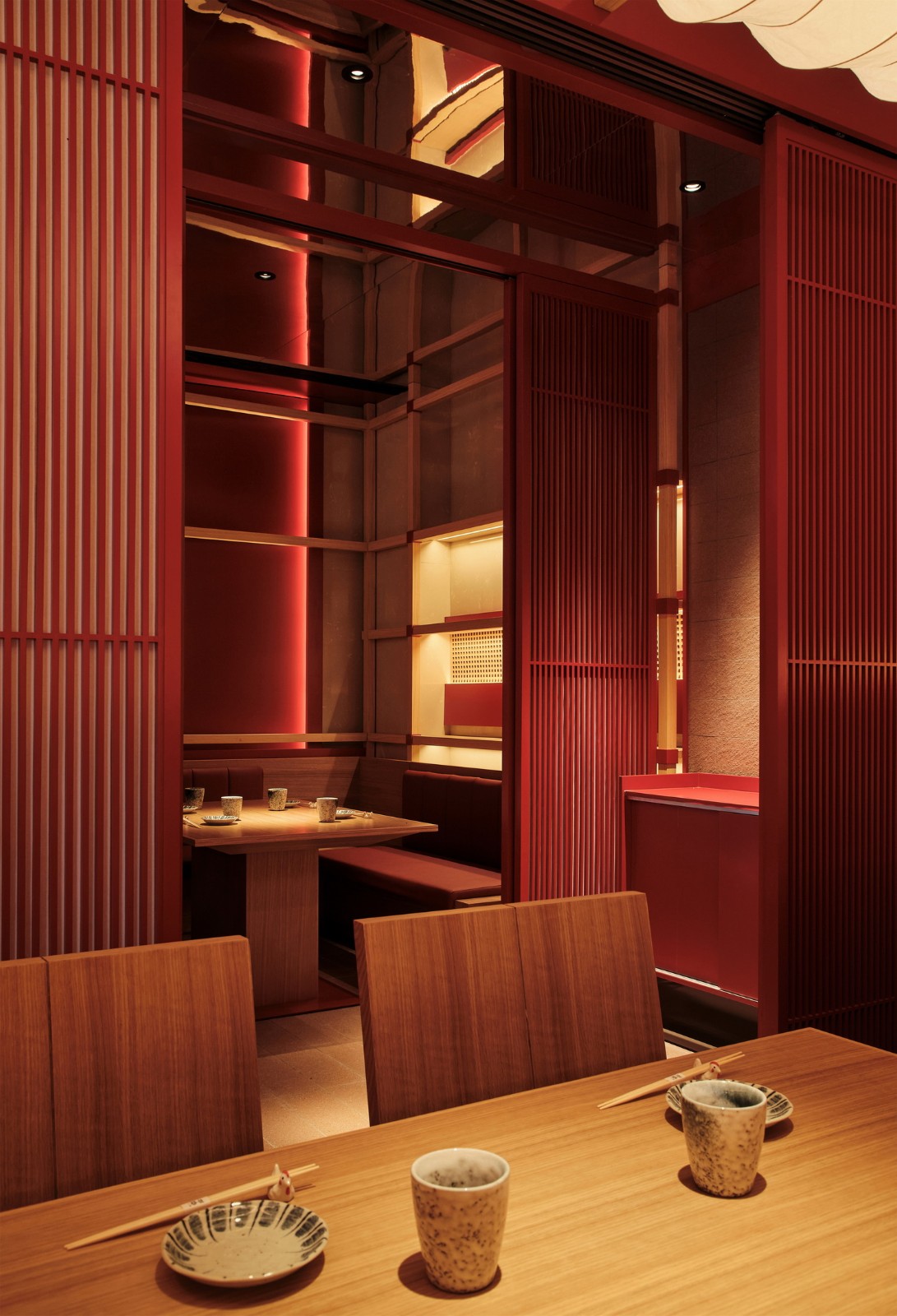 BIM建筑|街角的红色酒场：鸟焱·烧物 / TRIOSTUDIO三厘社