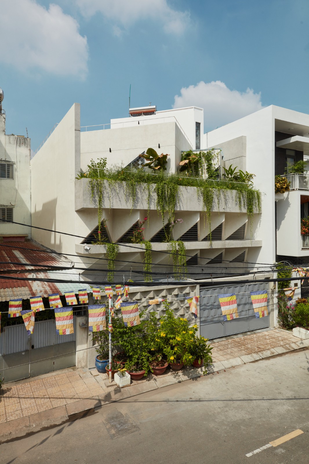 BIM建筑|三角形之家 / Khuon Studio