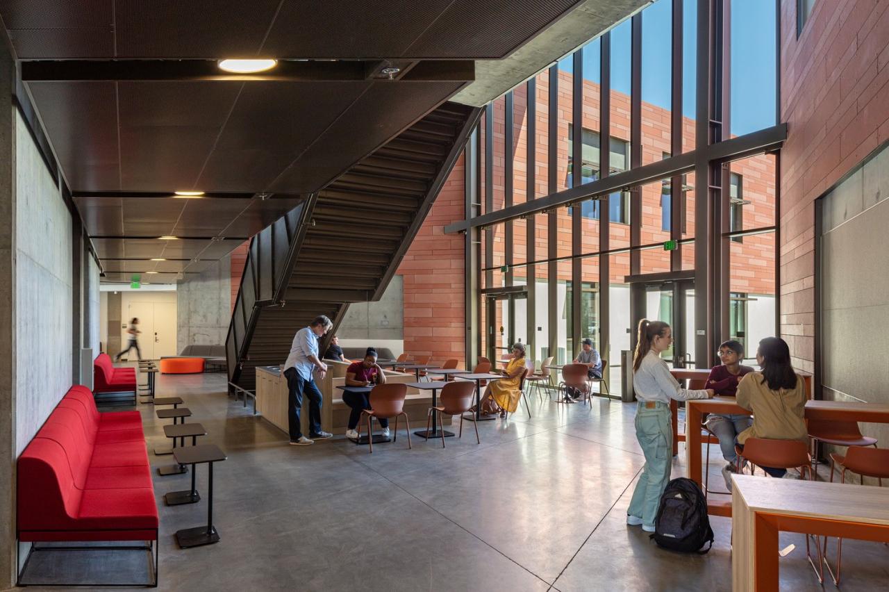 BIM建筑|马鞍学院先进技术与应用科学教学楼 / HED