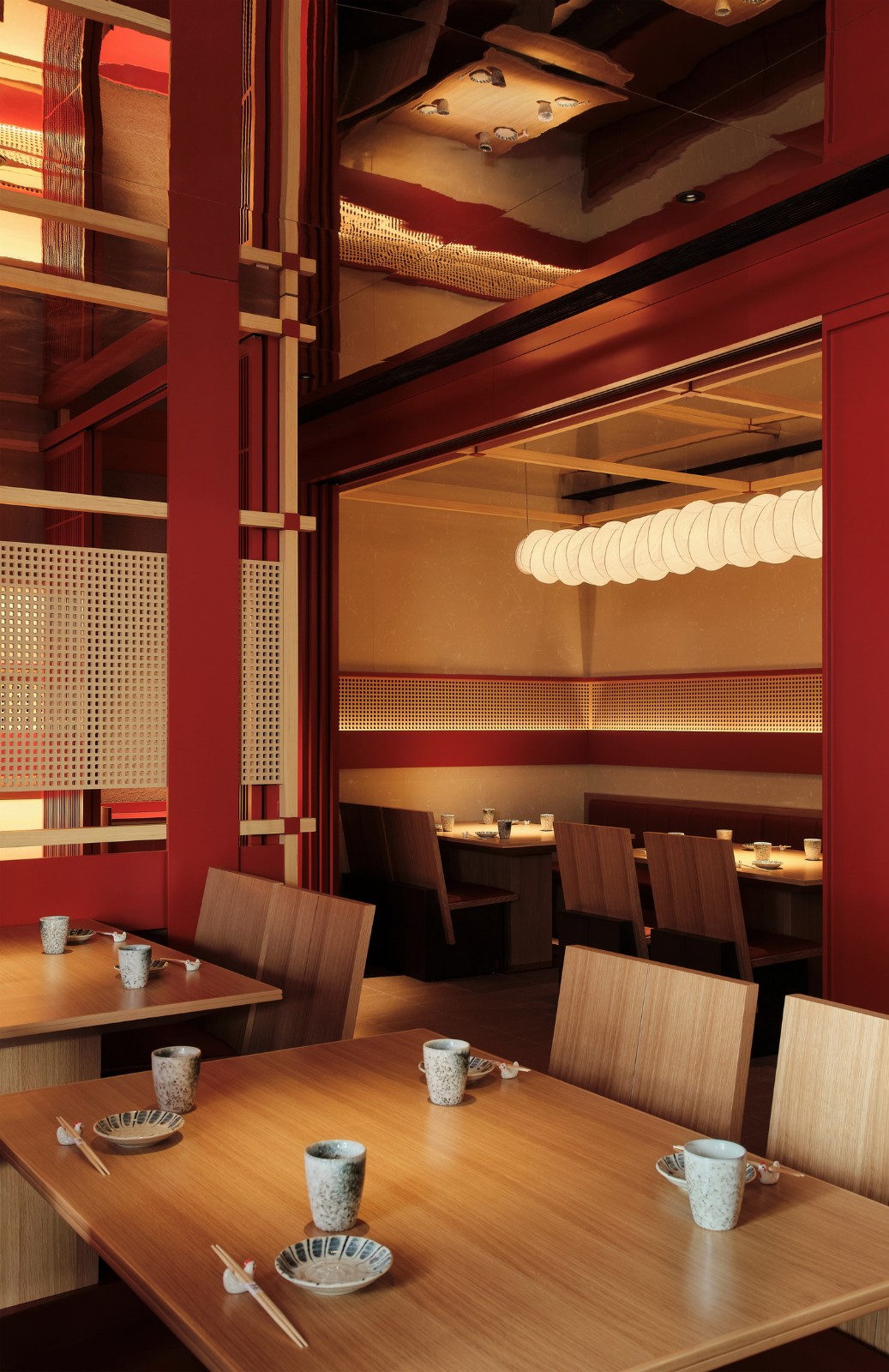 BIM建筑|街角的红色酒场：鸟焱·烧物 / TRIOSTUDIO三厘社