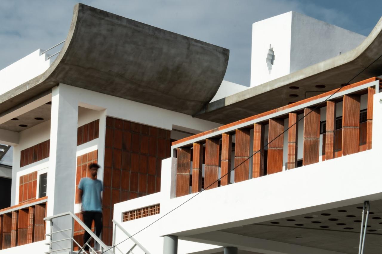 BIM建筑|印度 Coimbatore 修行中心 / Masonry of Architects