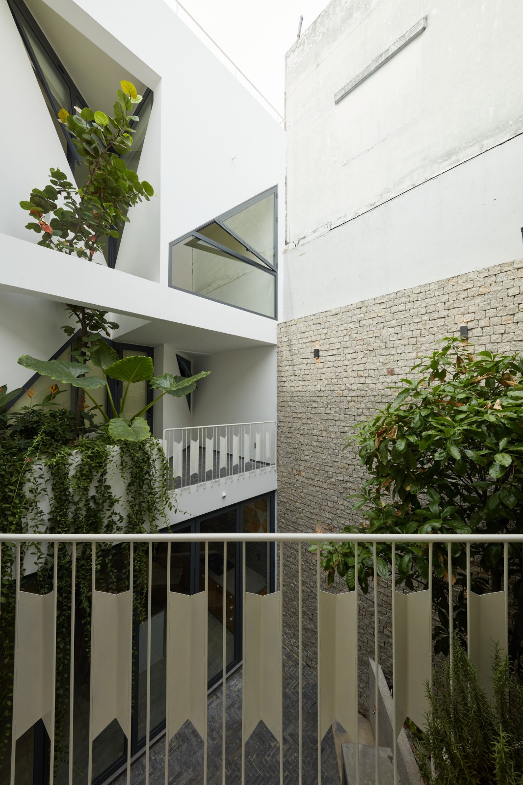 BIM建筑|三角形之家 / Khuon Studio