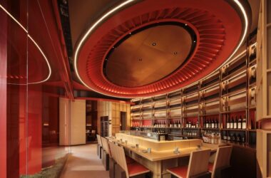 BIM建筑|街角的红色酒场：鸟焱·烧物 / TRIOSTUDIO三厘社-BIM建筑网