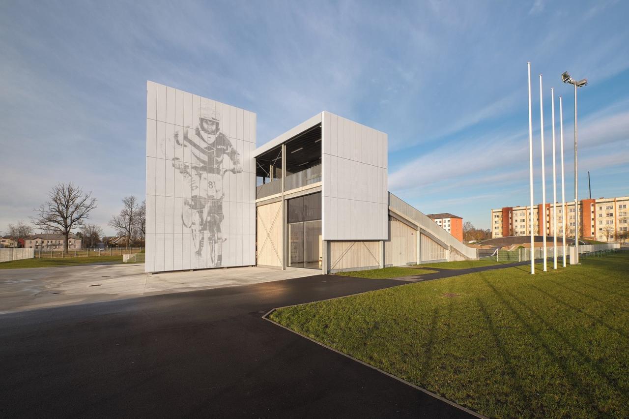 BIM建筑|奥运冠军 Maris Strombergs 的 BMX 赛道 / Balta Istaba