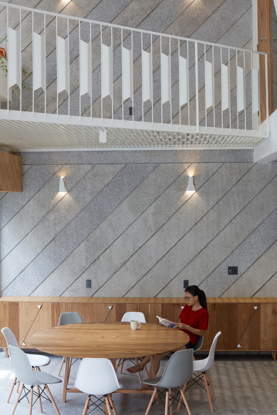 BIM建筑|三角形之家 / Khuon Studio