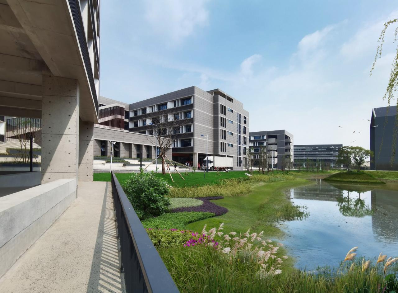 BIM建筑|行山乐水书自华：长江艺术工程职业学院3#教学实训楼 / 湖北建艺风工程设计有限公司