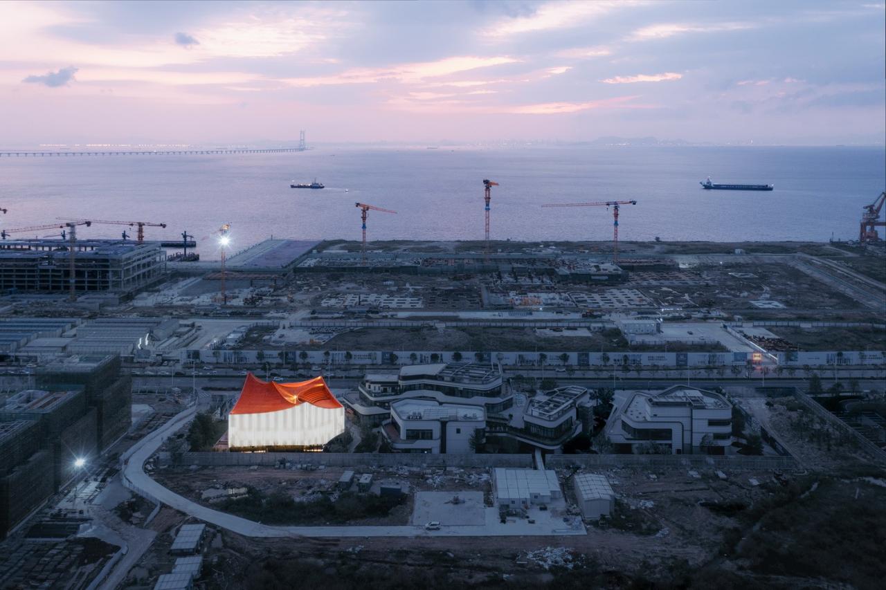 BIM建筑|飞翔的红山 / Wutopia Lab