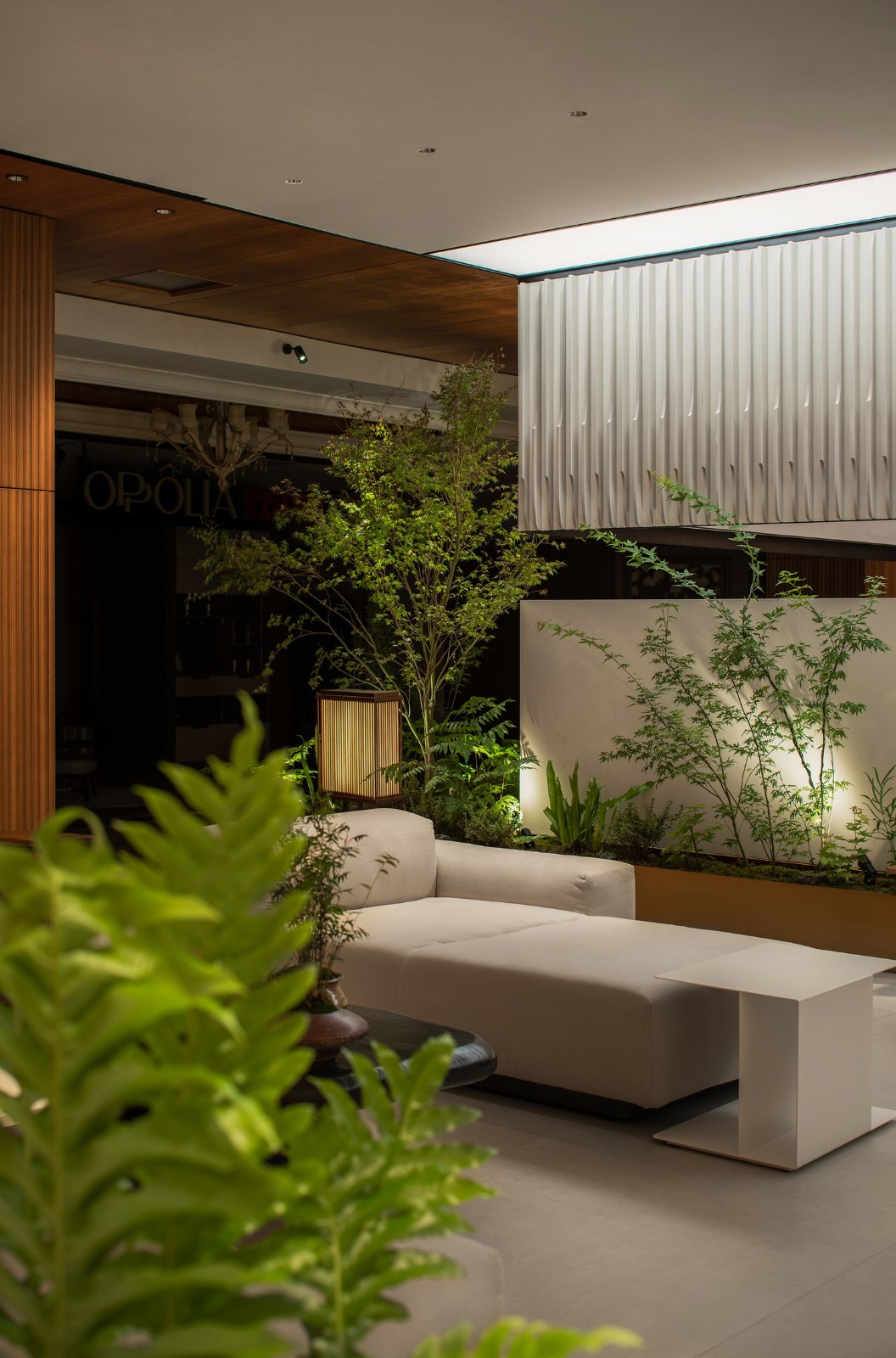 BIM建筑|一种材料与当代建构的情绪平衡：本木展厅 / 蜂鸟设计