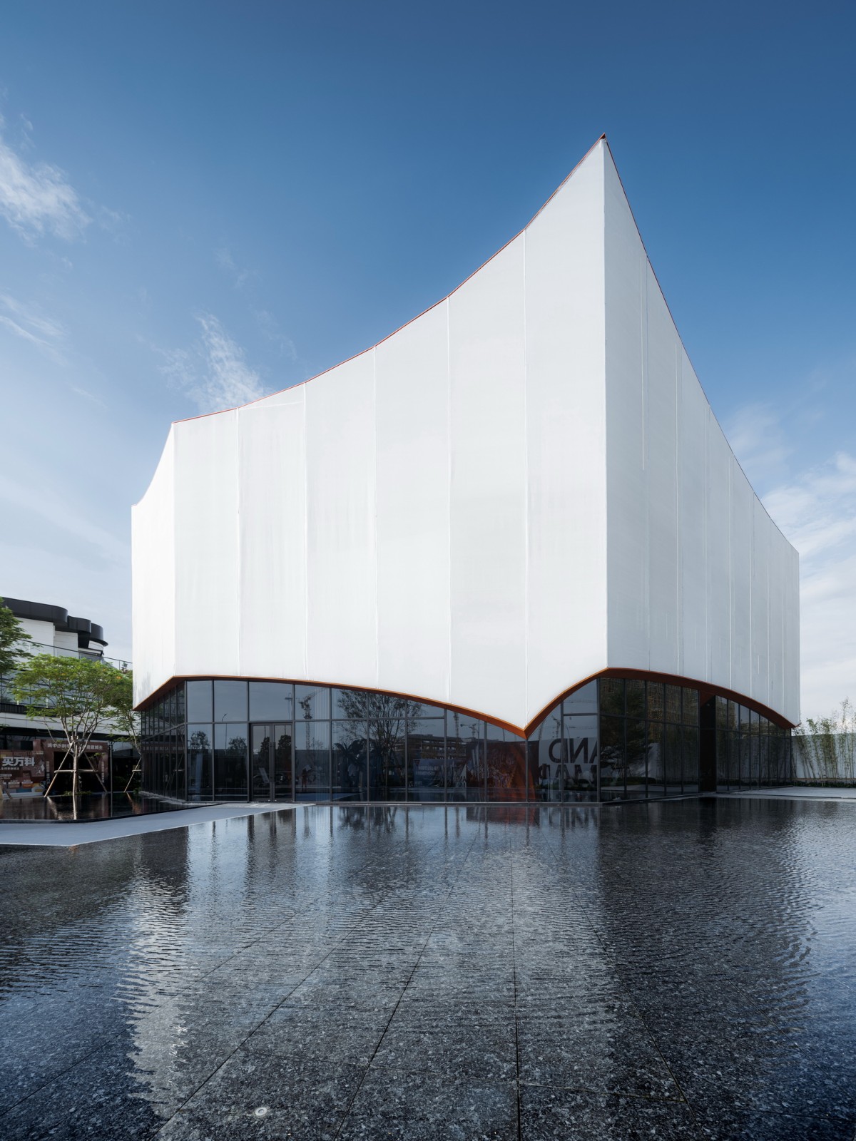 BIM建筑|飞翔的红山 / Wutopia Lab