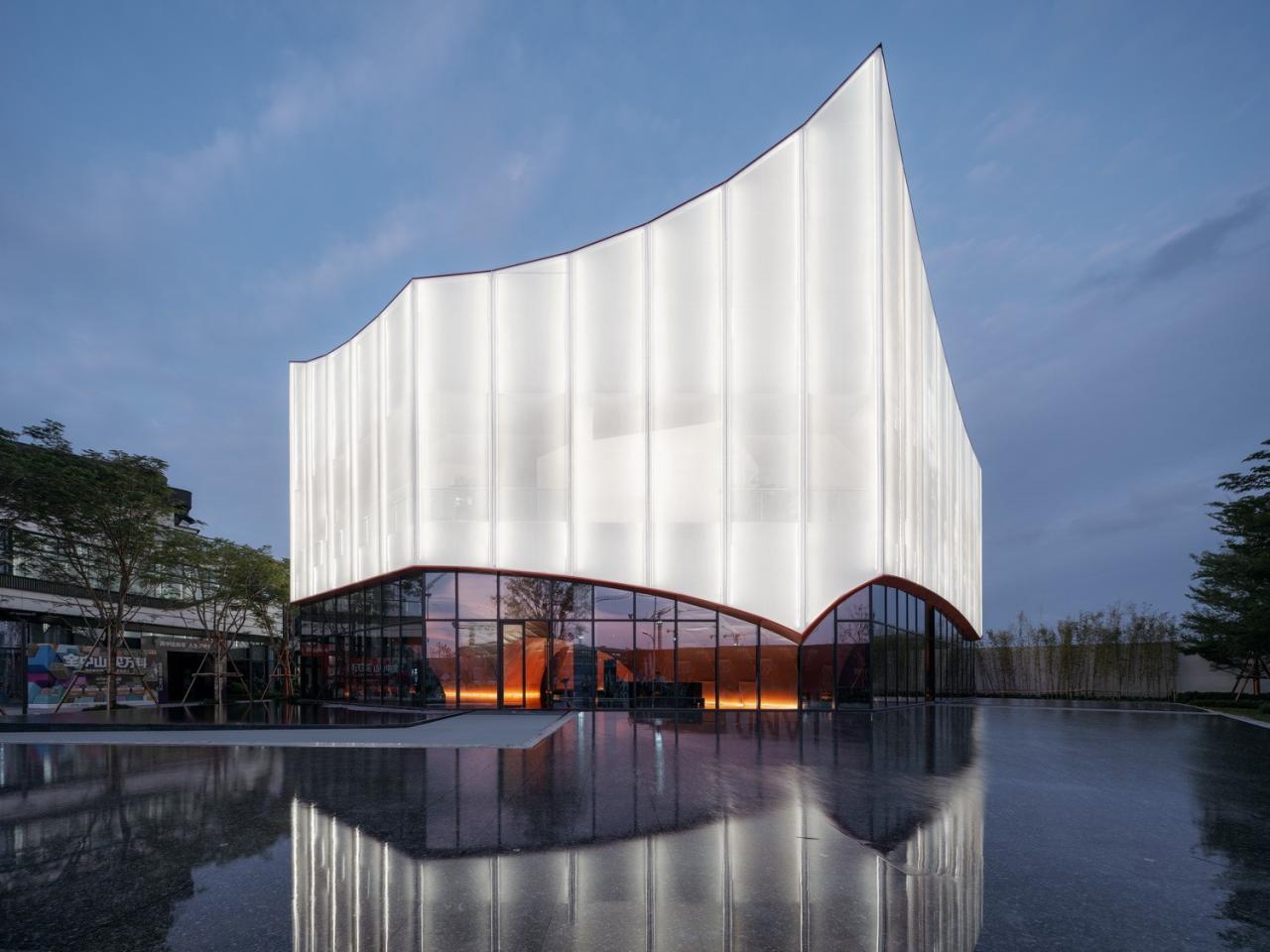 BIM建筑|飞翔的红山 / Wutopia Lab