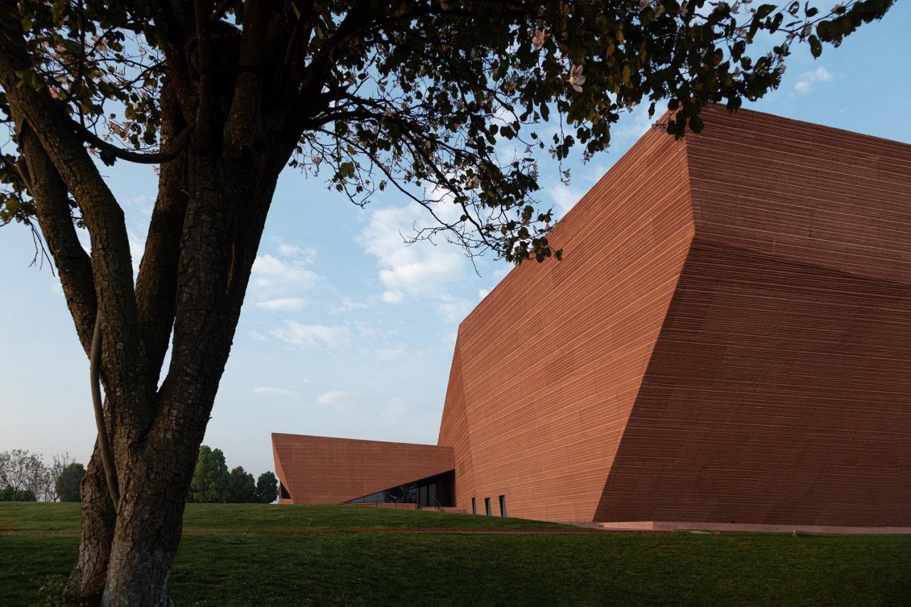 BIM建筑|红色石阵，云南东风韵艺术中心 / 孟凡浩