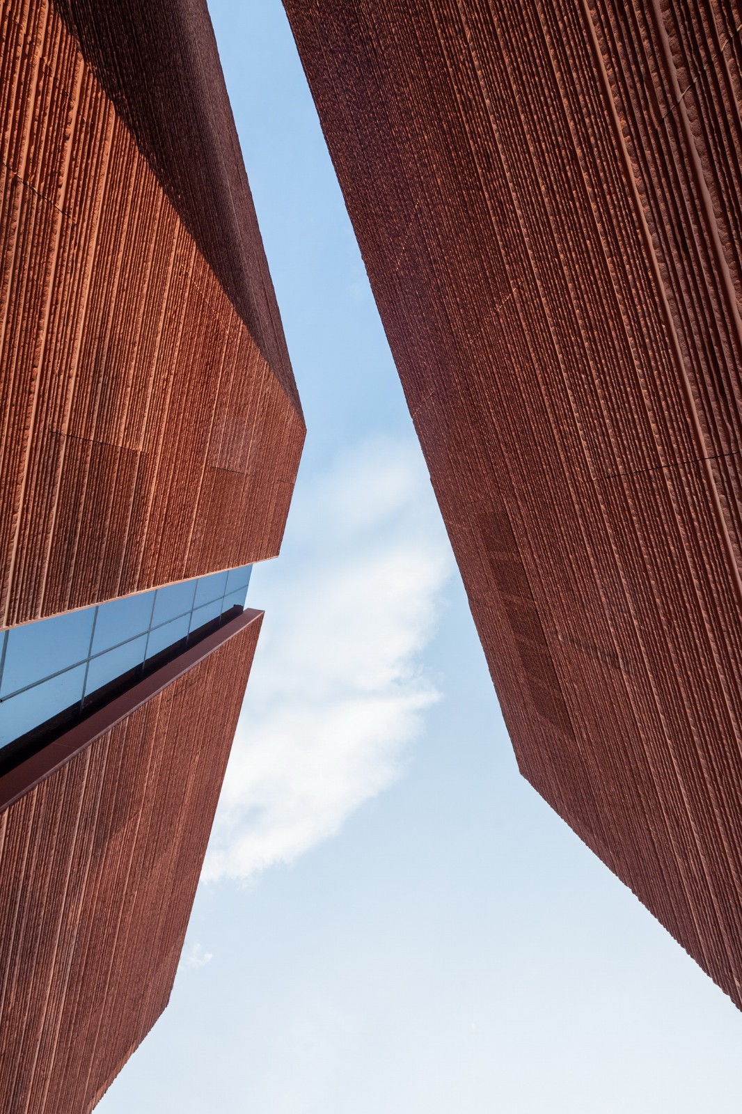 BIM建筑|红色石阵，云南东风韵艺术中心 / 孟凡浩