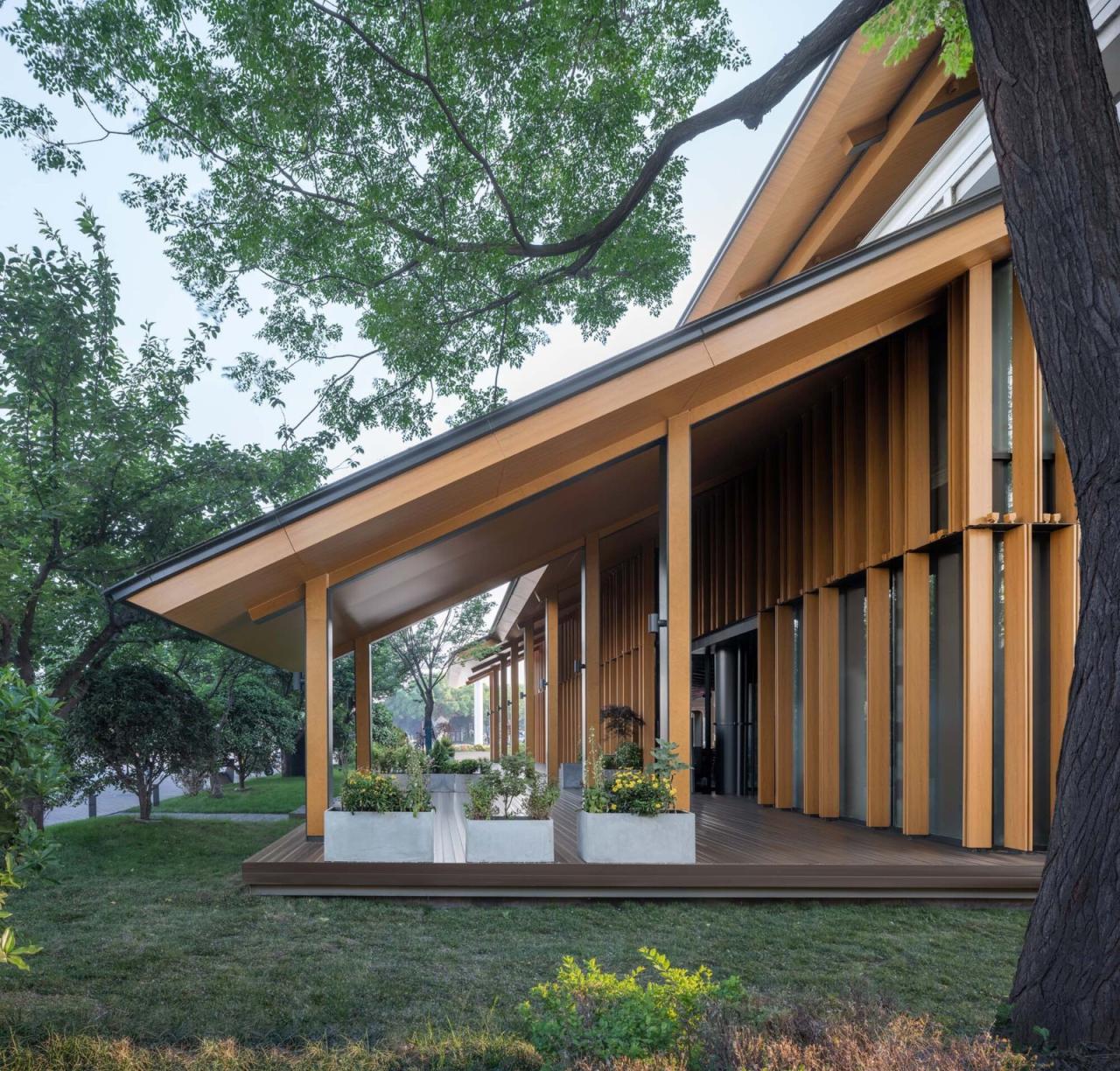 BIM建筑|曲江旅游观光轻轨站点改造提升 / 上海秉仁建筑师事务所