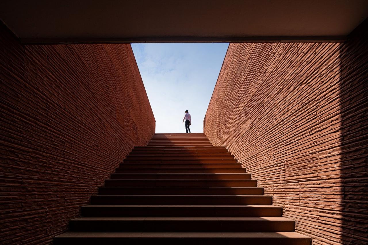 BIM建筑|红色石阵，云南东风韵艺术中心 / 孟凡浩