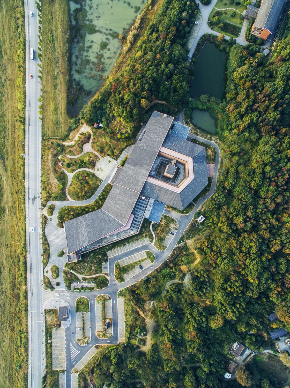 BIM建筑|叠加情感，构筑建筑 ：铜官窑遗址博物馆 / 罗劲工作室