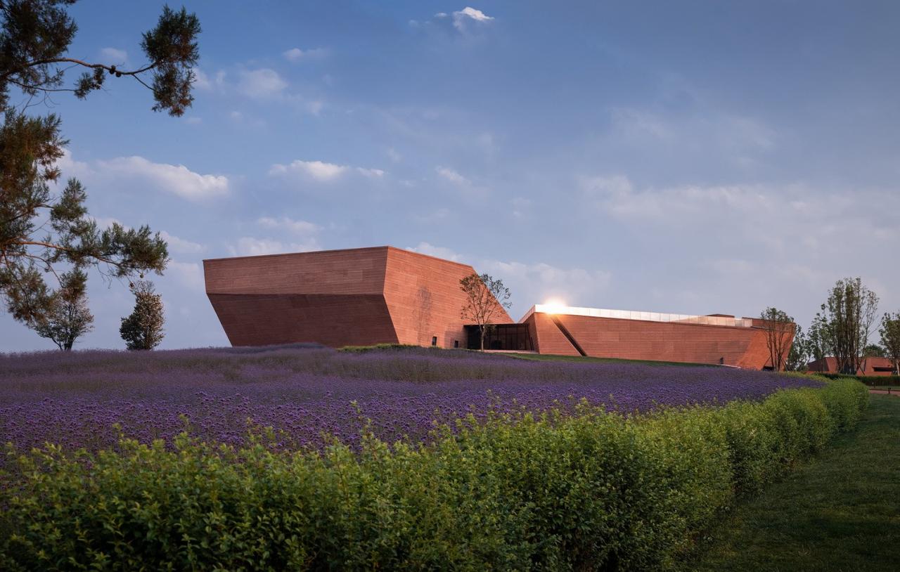 BIM建筑|红色石阵，云南东风韵艺术中心 / 孟凡浩