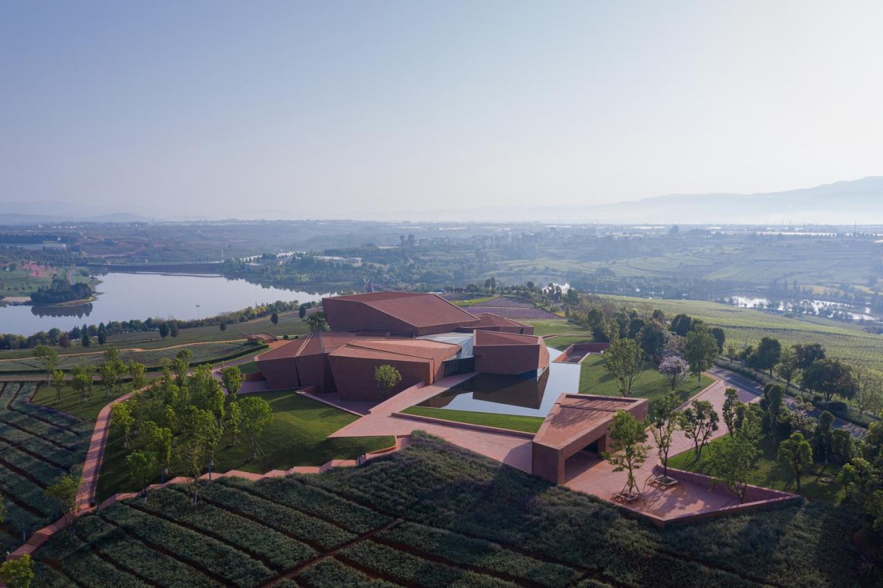 BIM建筑|红色石阵，云南东风韵艺术中心 / 孟凡浩