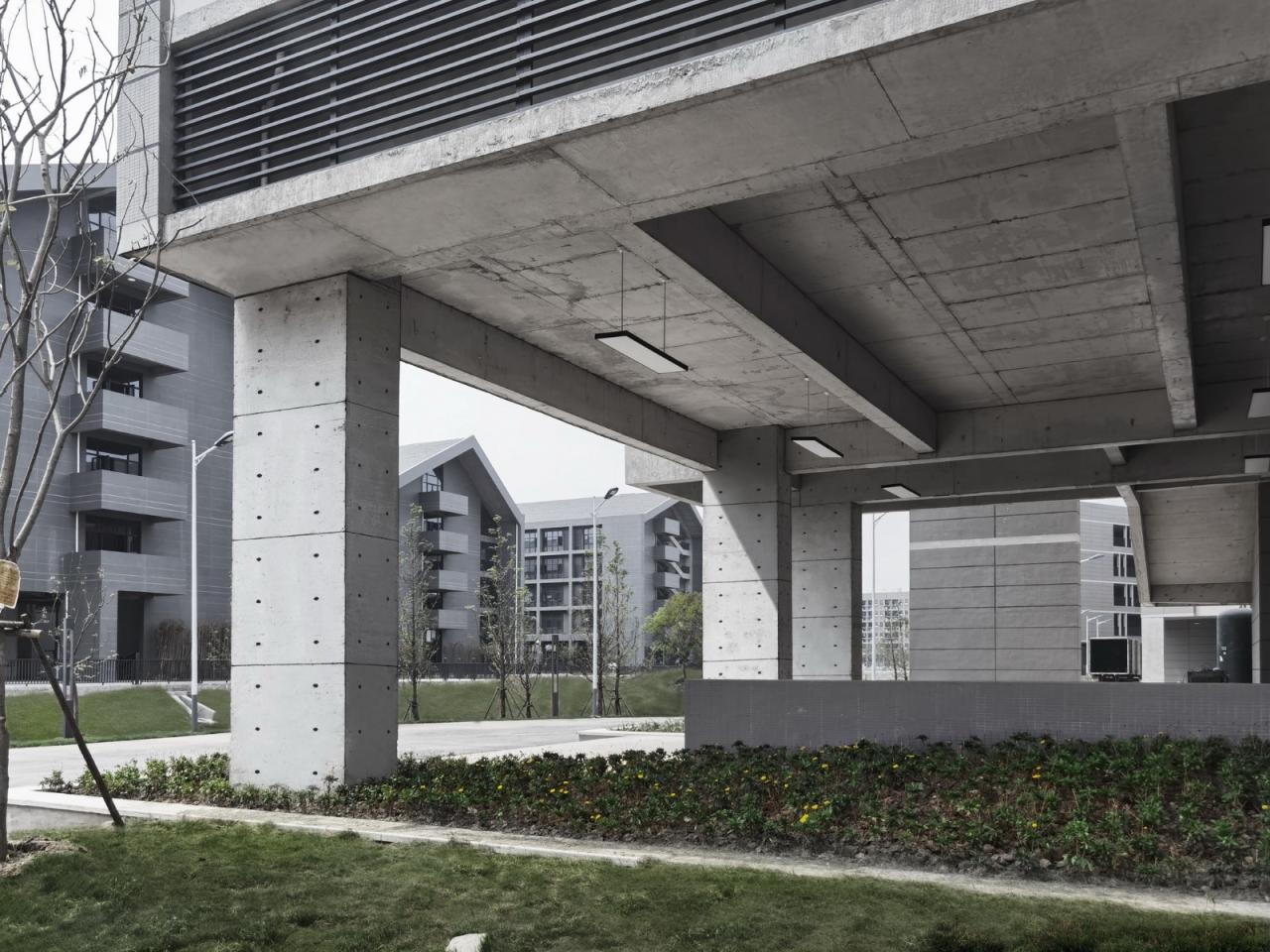 BIM建筑|行山乐水书自华：长江艺术工程职业学院3#教学实训楼 / 湖北建艺风工程设计有限公司