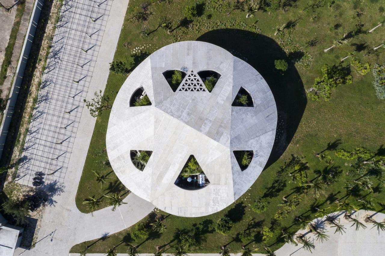 BIM建筑|‘帽子’屋，万花筒办公室与住宅 / Inrestudio，Kosuke Nishijima