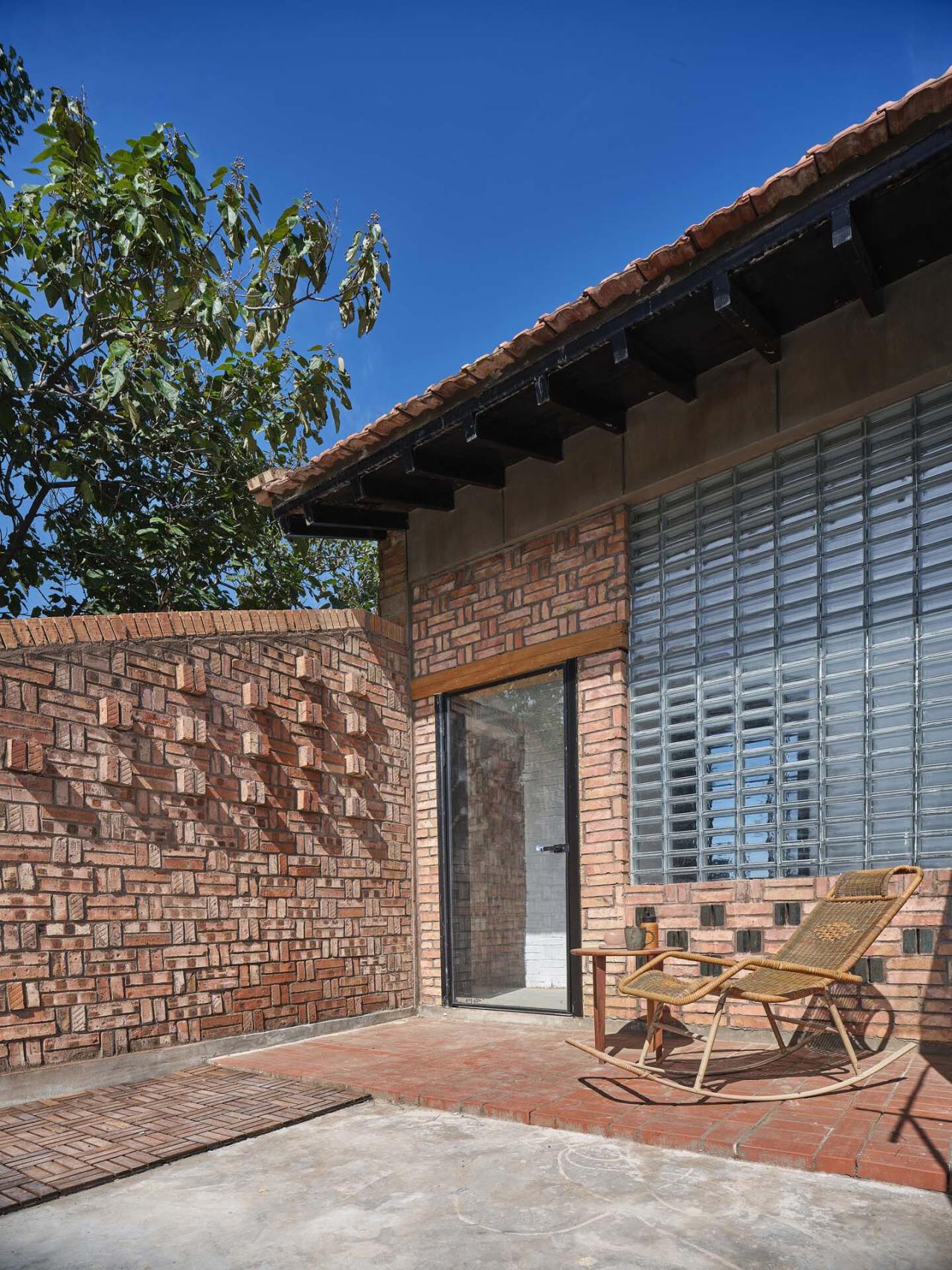 BIM建筑|渭南·巴邑村玻璃砖房 / 西安建筑科技大学设计研究总院