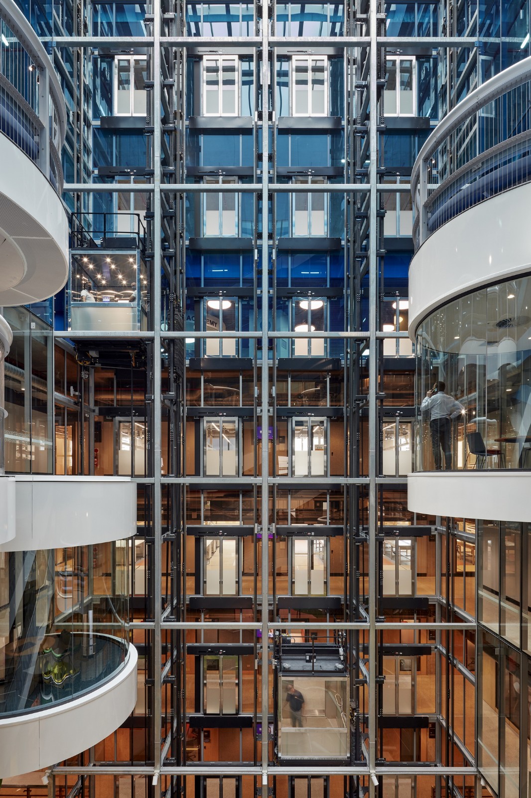 BIM建筑|昆士兰大学化工学院 Andrew N. Liveris，‘圈’出公共空间 / Lyons + m3architecture