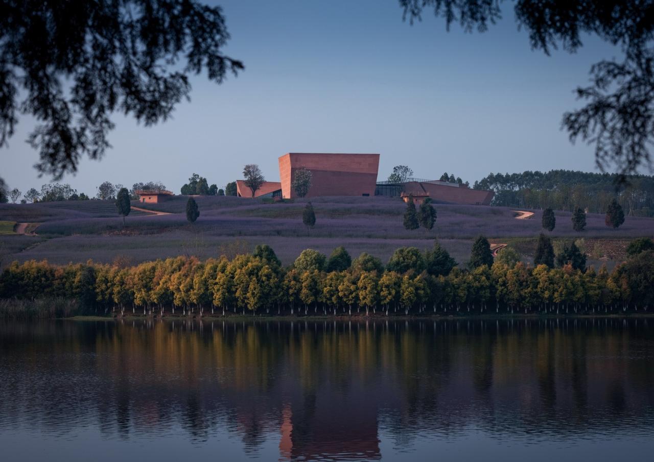 BIM建筑|红色石阵，云南东风韵艺术中心 / 孟凡浩