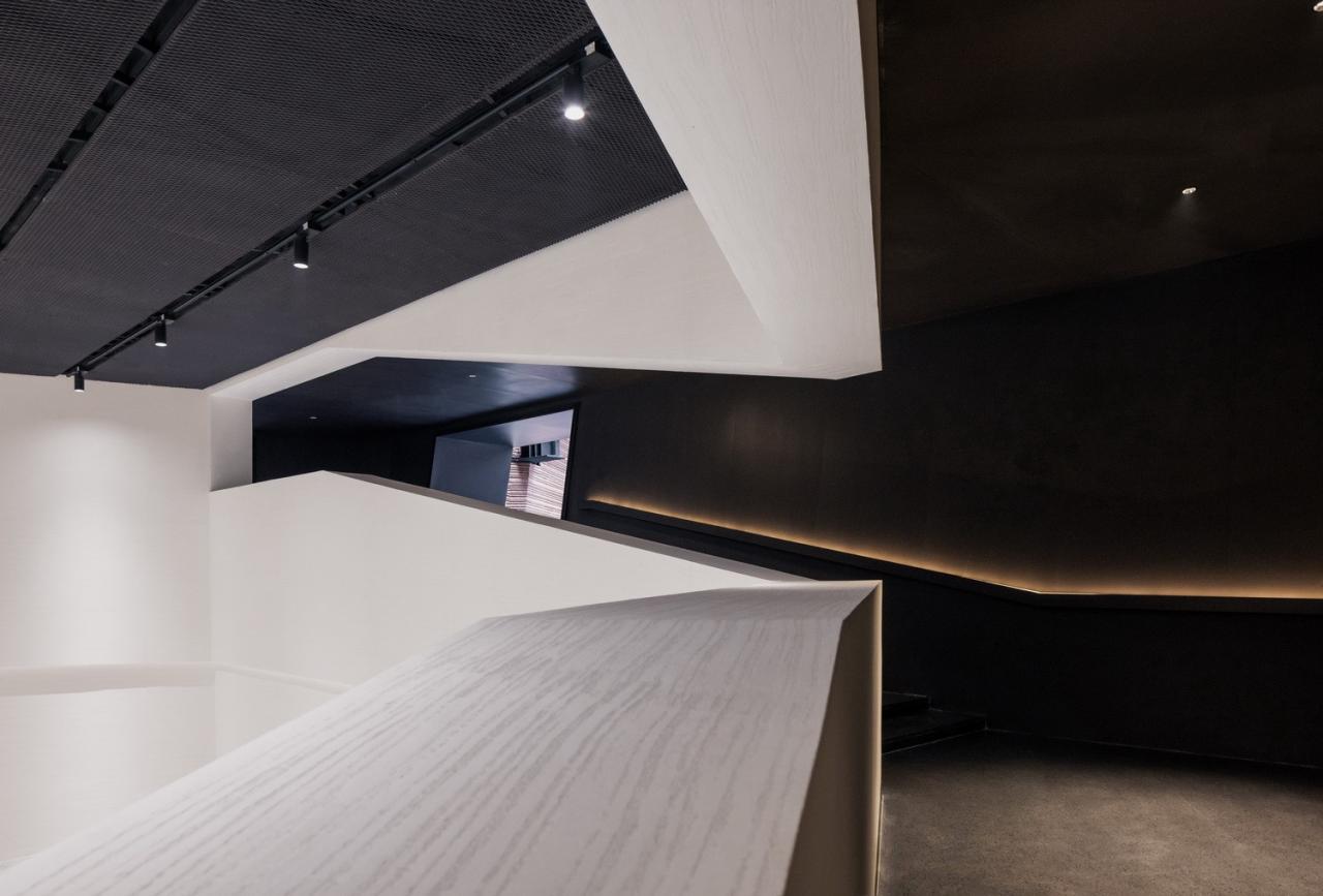 BIM建筑|红色石阵，云南东风韵艺术中心 / 孟凡浩