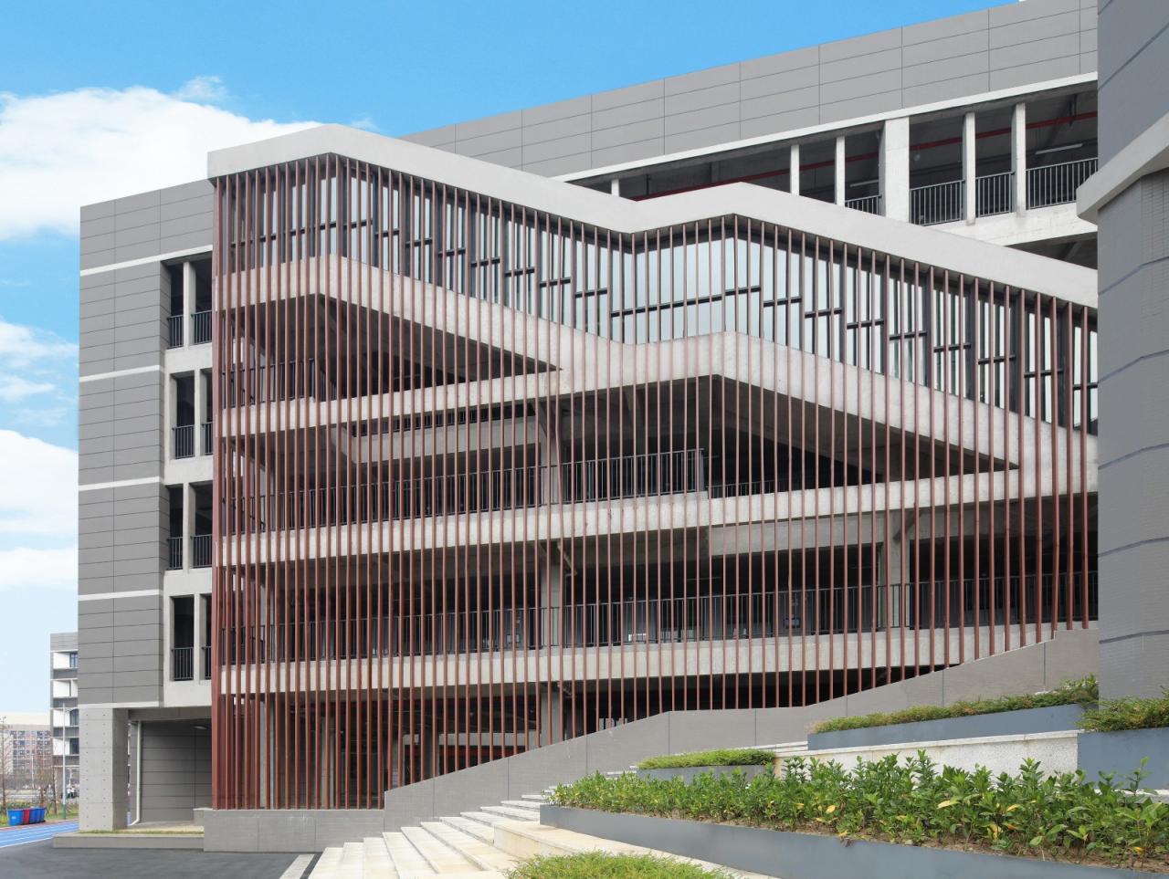 BIM建筑|行山乐水书自华：长江艺术工程职业学院3#教学实训楼 / 湖北建艺风工程设计有限公司