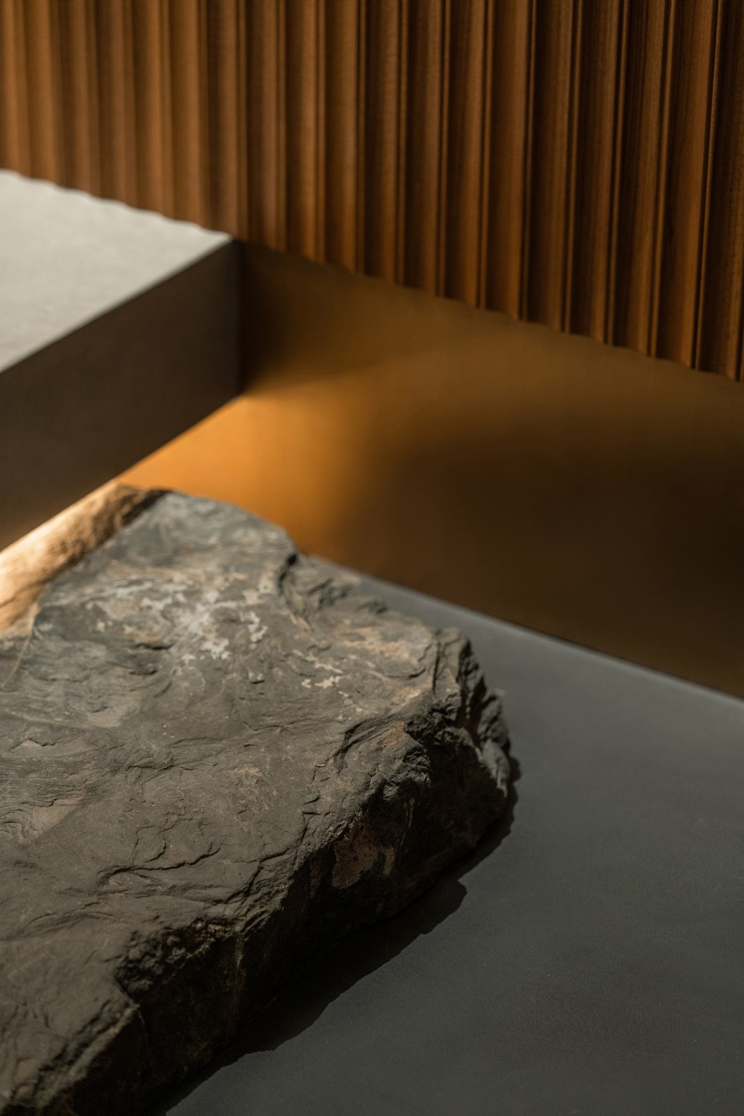 BIM建筑|一种材料与当代建构的情绪平衡：本木展厅 / 蜂鸟设计