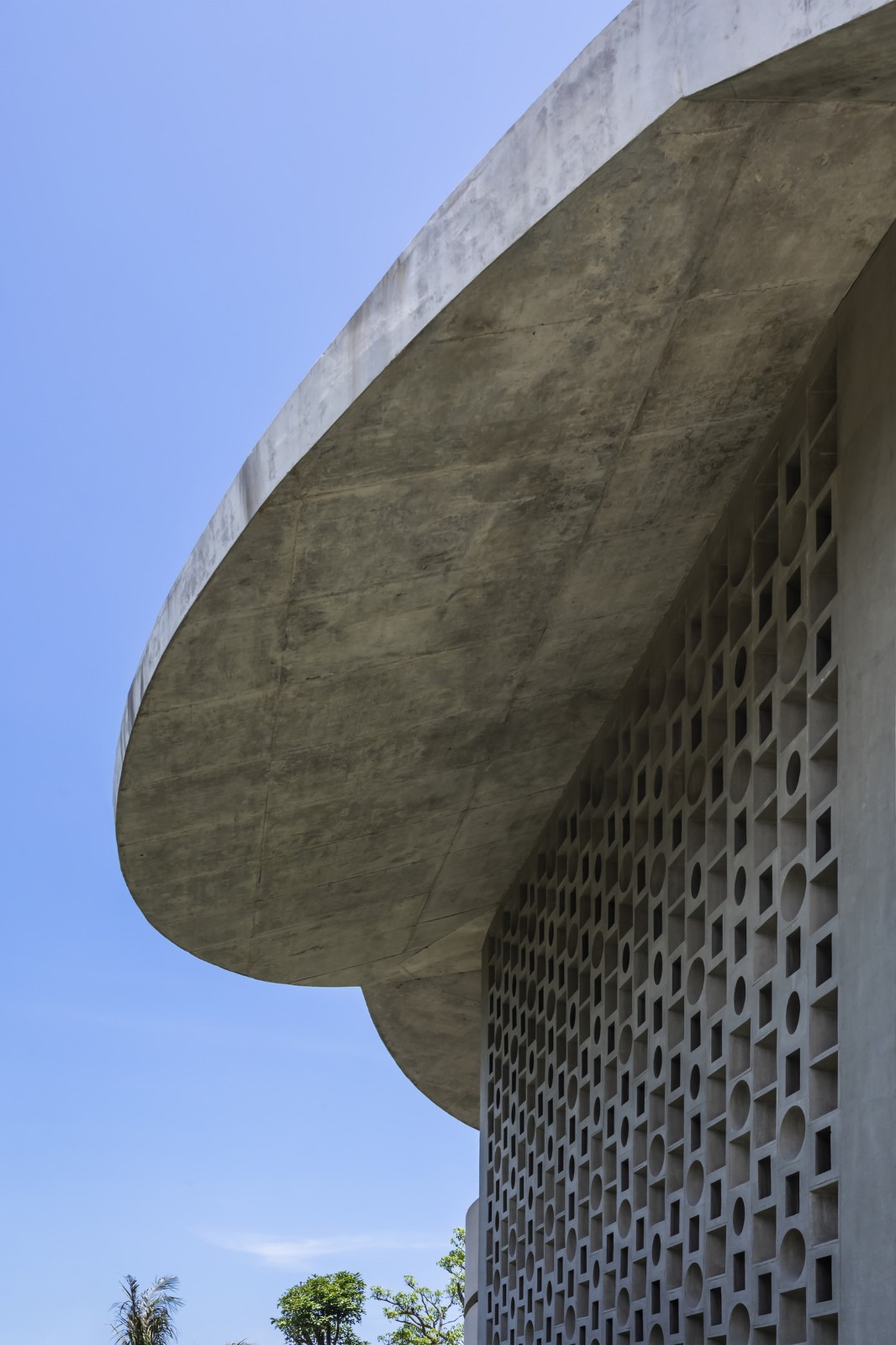 BIM建筑|‘帽子’屋，万花筒办公室与住宅 / Inrestudio，Kosuke Nishijima