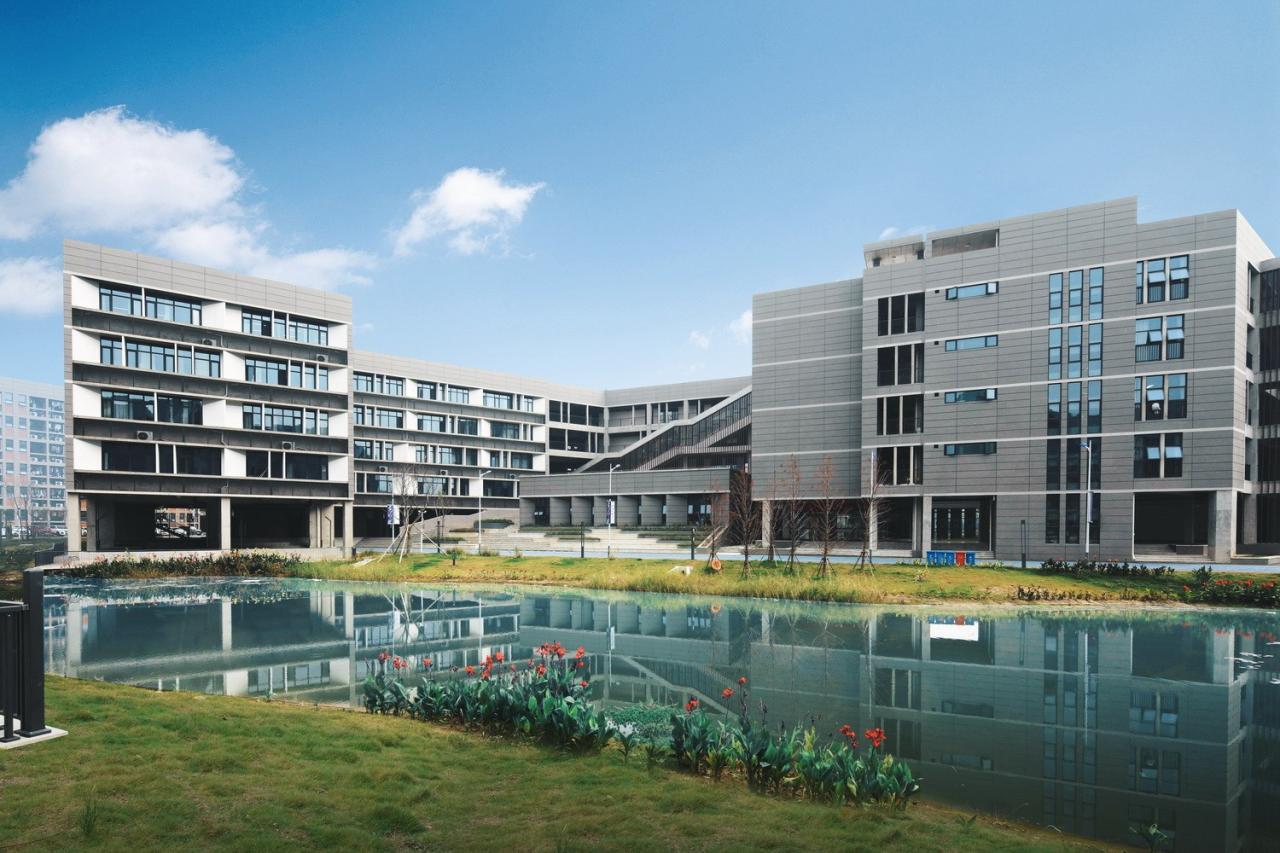 BIM建筑|行山乐水书自华：长江艺术工程职业学院3#教学实训楼 / 湖北建艺风工程设计有限公司