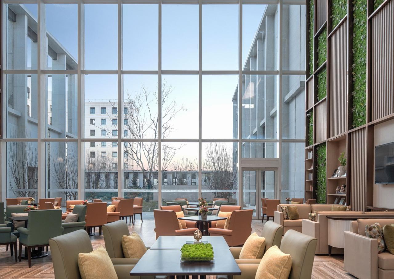 BIM建筑|泰康之家·沈园：东北城市型医养社区设计实践 / 栖城设计