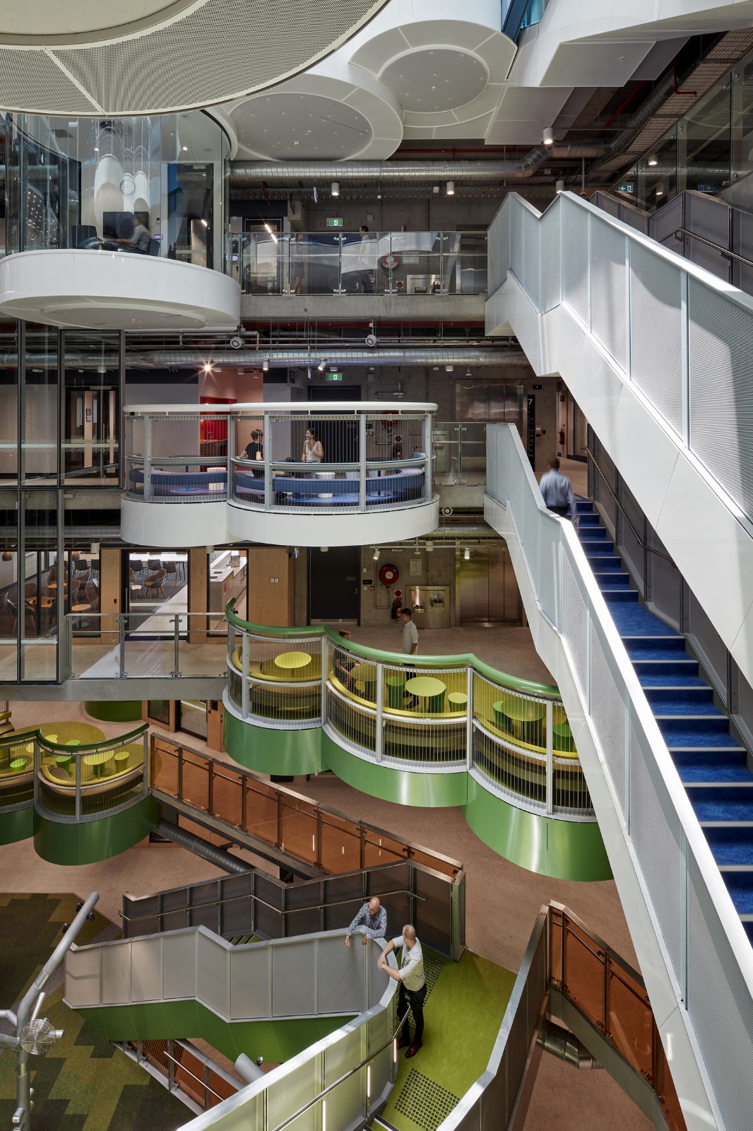 BIM建筑|昆士兰大学化工学院 Andrew N. Liveris，‘圈’出公共空间 / Lyons + m3architecture