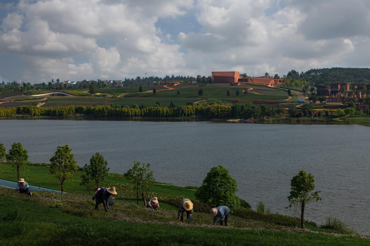 BIM建筑|红色石阵，云南东风韵艺术中心 / 孟凡浩