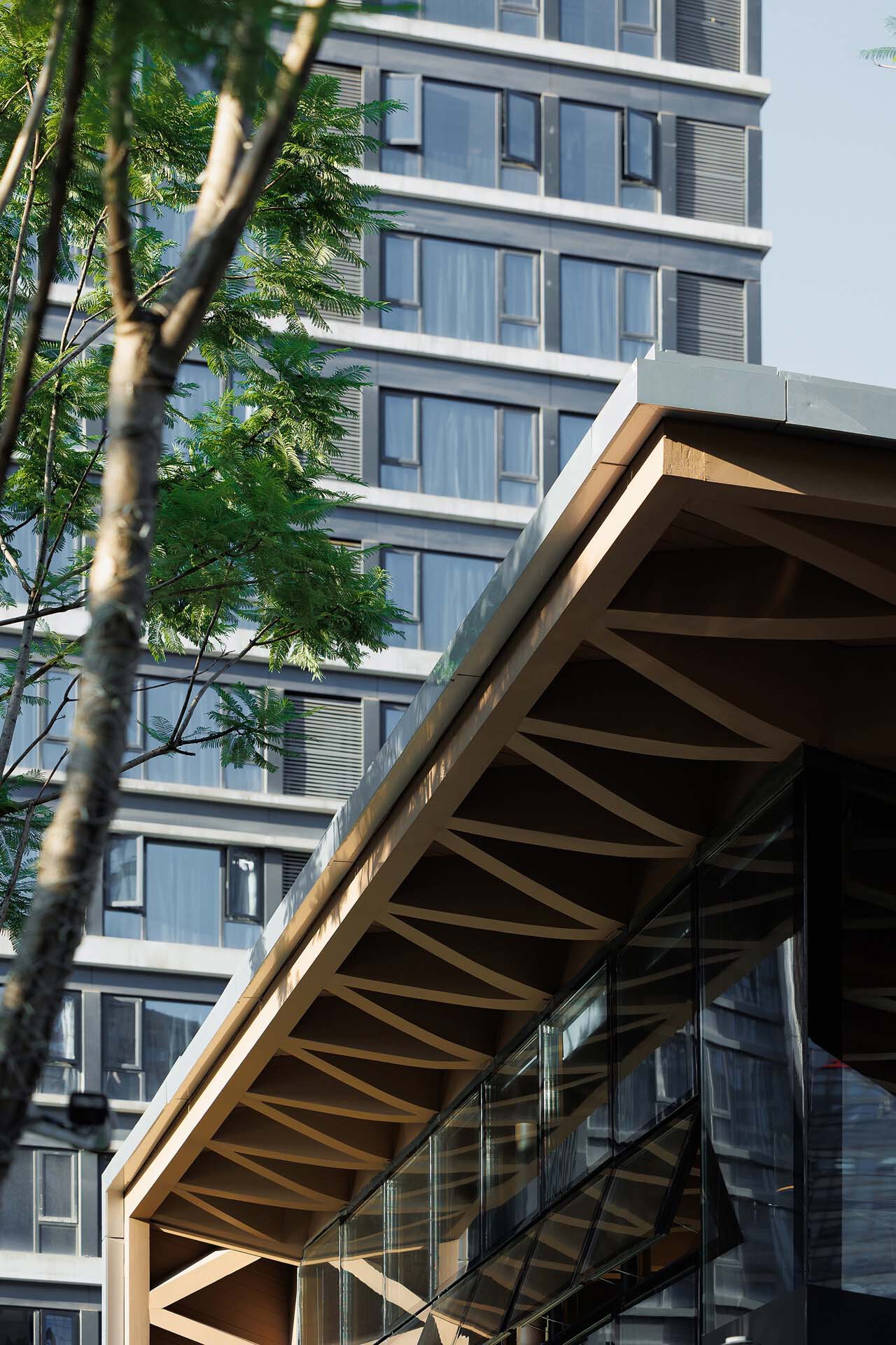 BIM建筑|交子大道木屋顶餐厅 / 致野建筑