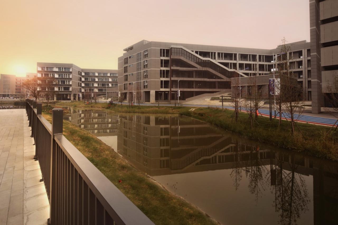 BIM建筑|行山乐水书自华：长江艺术工程职业学院3#教学实训楼 / 湖北建艺风工程设计有限公司