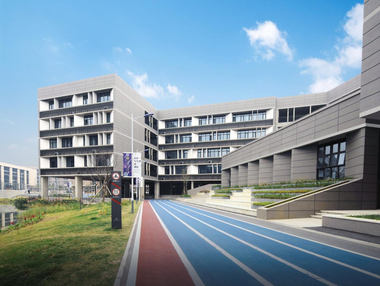 BIM建筑|行山乐水书自华：长江艺术工程职业学院3#教学实训楼 / 湖北建艺风工程设计有限公司