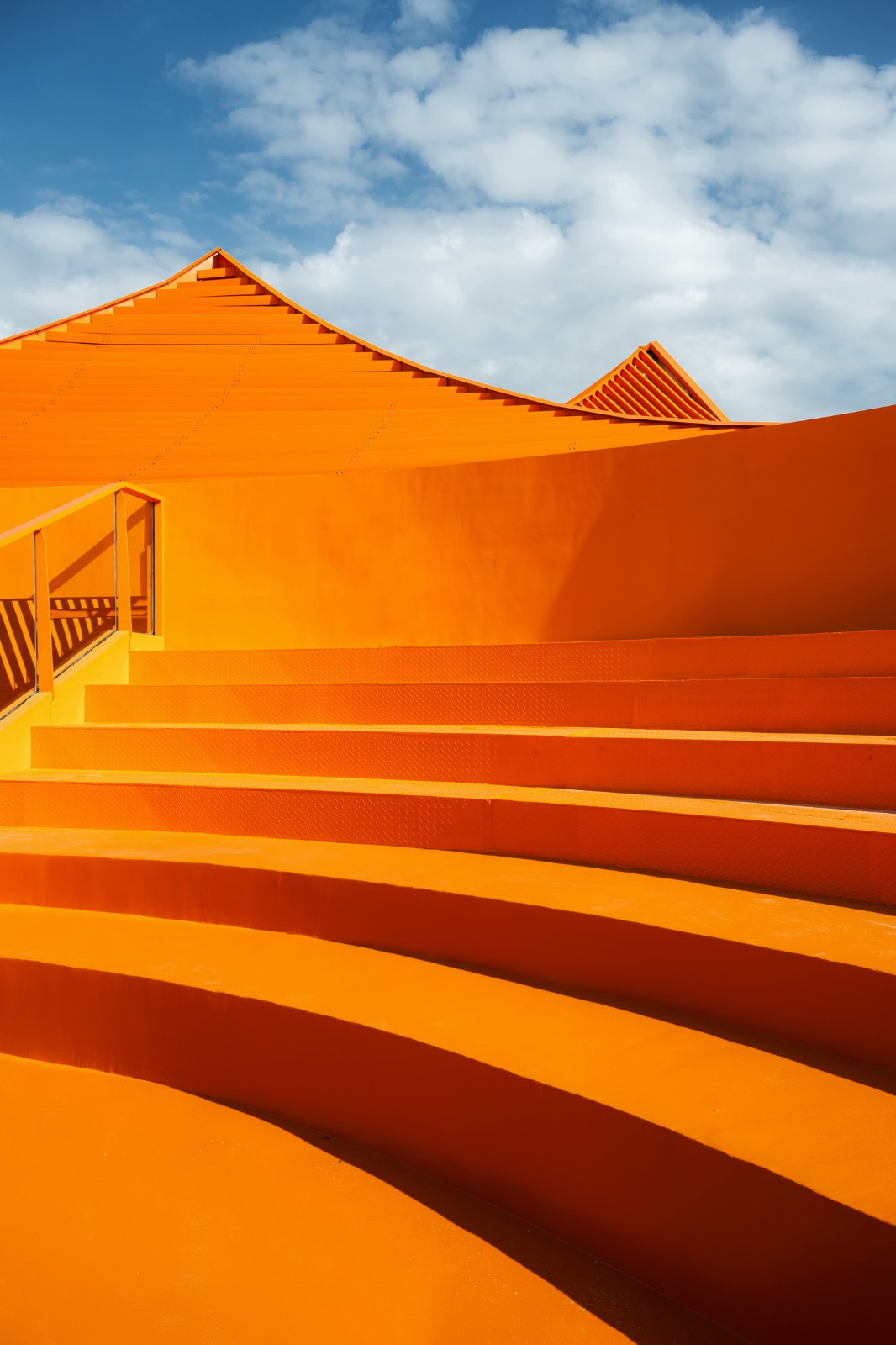 BIM建筑|飞翔的红山 / Wutopia Lab