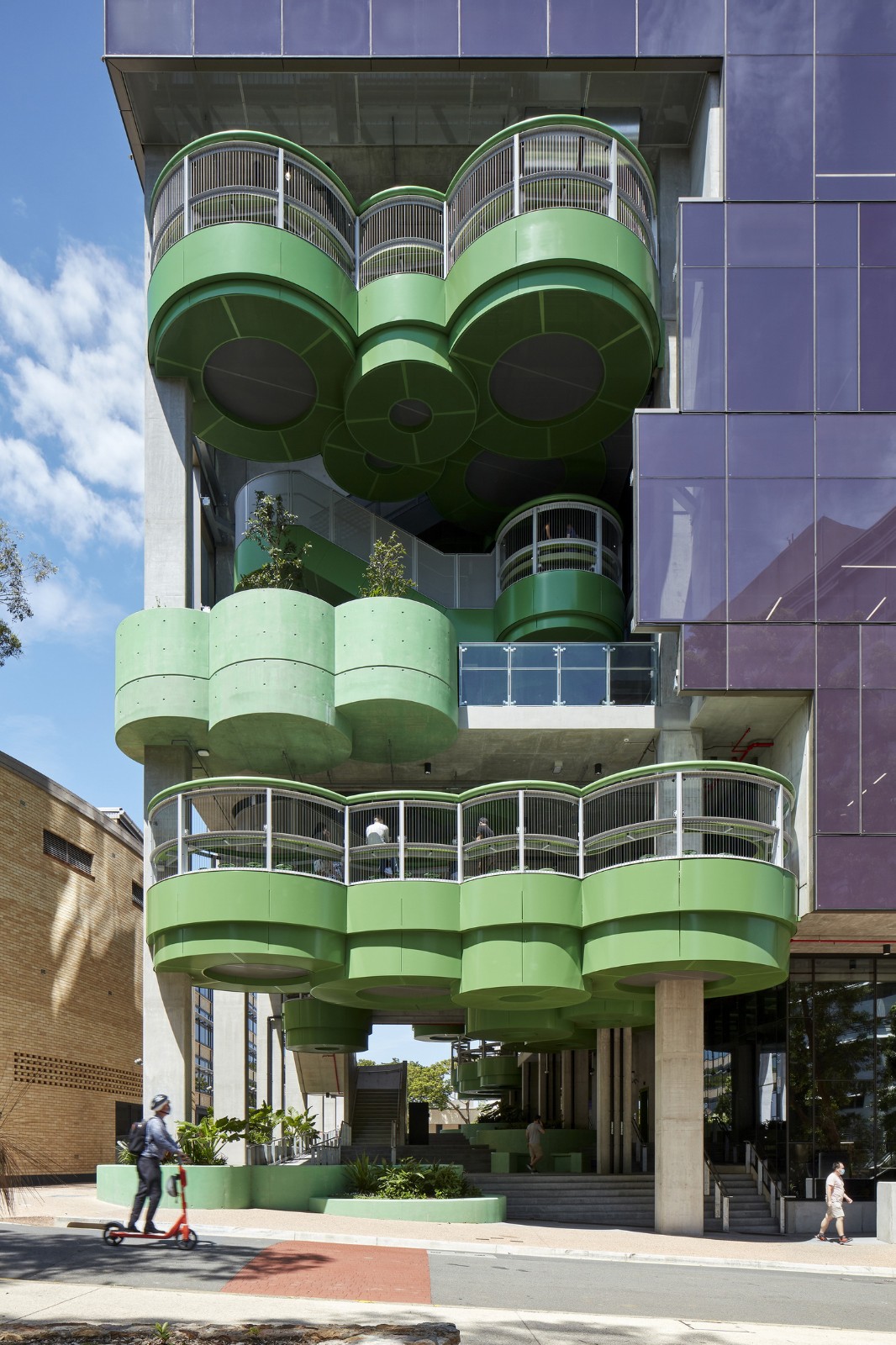 BIM建筑|昆士兰大学化工学院 Andrew N. Liveris，‘圈’出公共空间 / Lyons + m3architecture