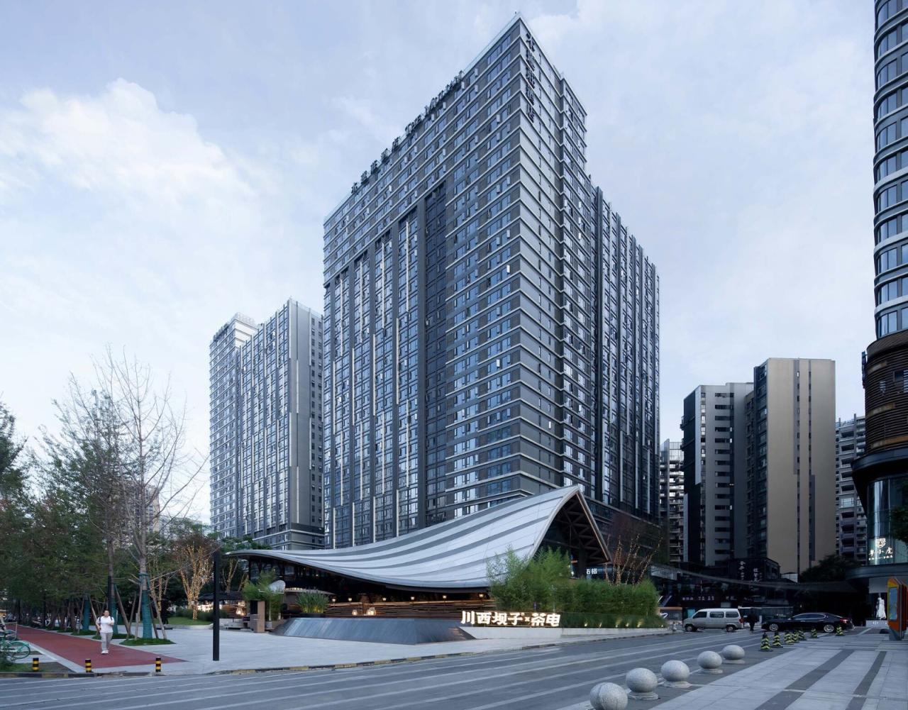 BIM建筑|交子大道木屋顶餐厅 / 致野建筑