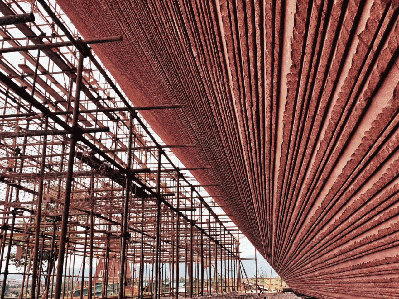 BIM建筑|红色石阵，云南东风韵艺术中心 / 孟凡浩