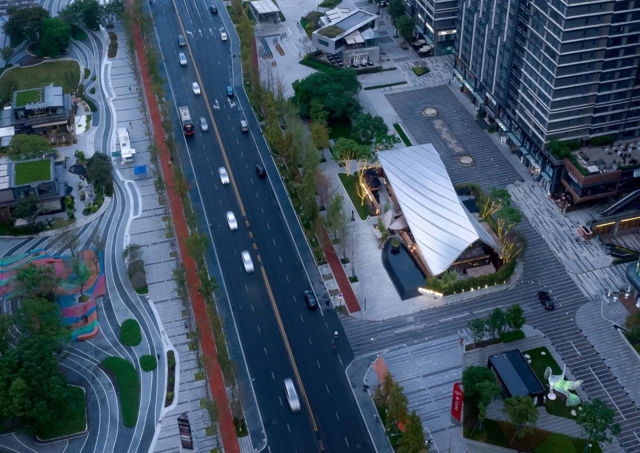 BIM建筑|交子大道木屋顶餐厅 / 致野建筑