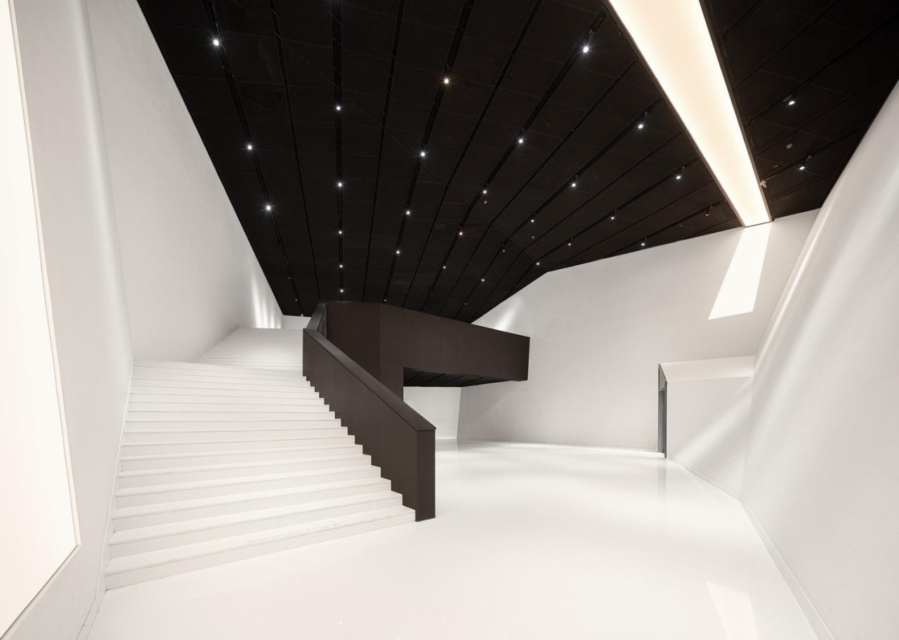 BIM建筑|红色石阵，云南东风韵艺术中心 / 孟凡浩