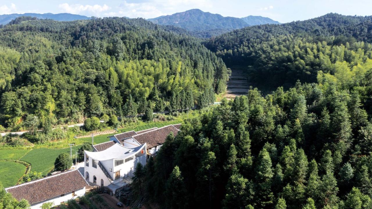 BIM建筑|乡村画室 / 跳房子建筑工作室