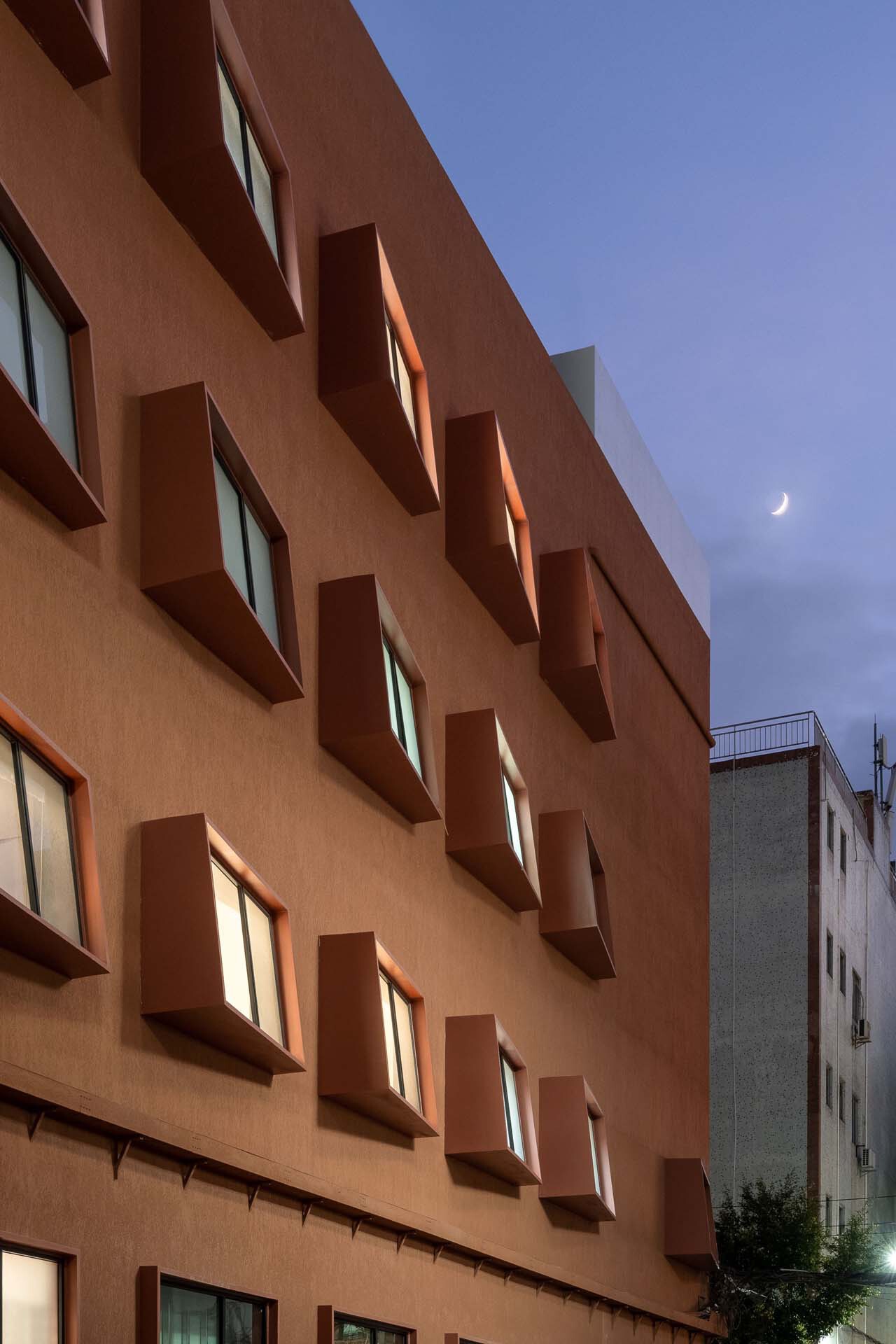 BIM建筑|东财工业区7#8#楼改造 / 深圳对角线建筑设计